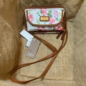"NWT b.ø.c. Born Concept Oakfield Floral Camera Crossbody Bag"